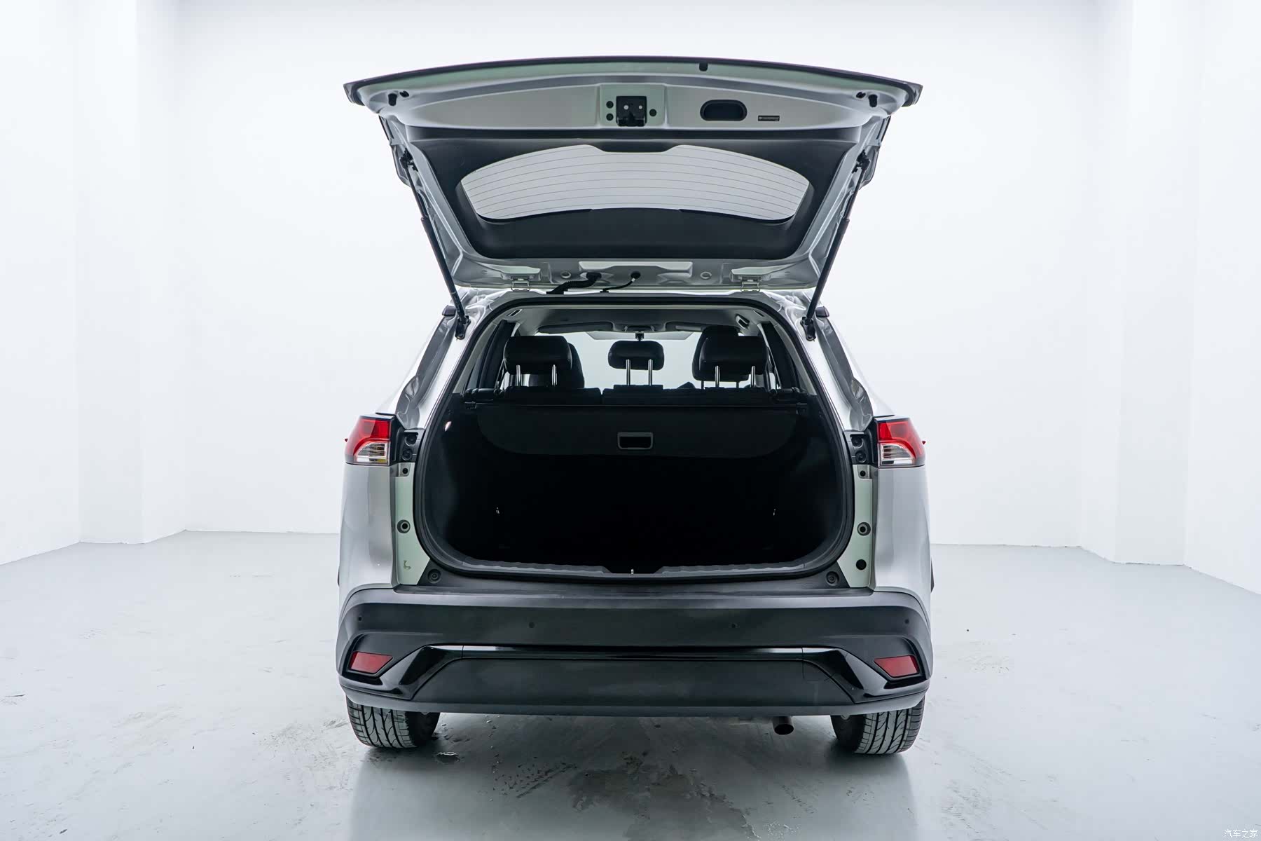 Toyota Frontlander, 2023 19