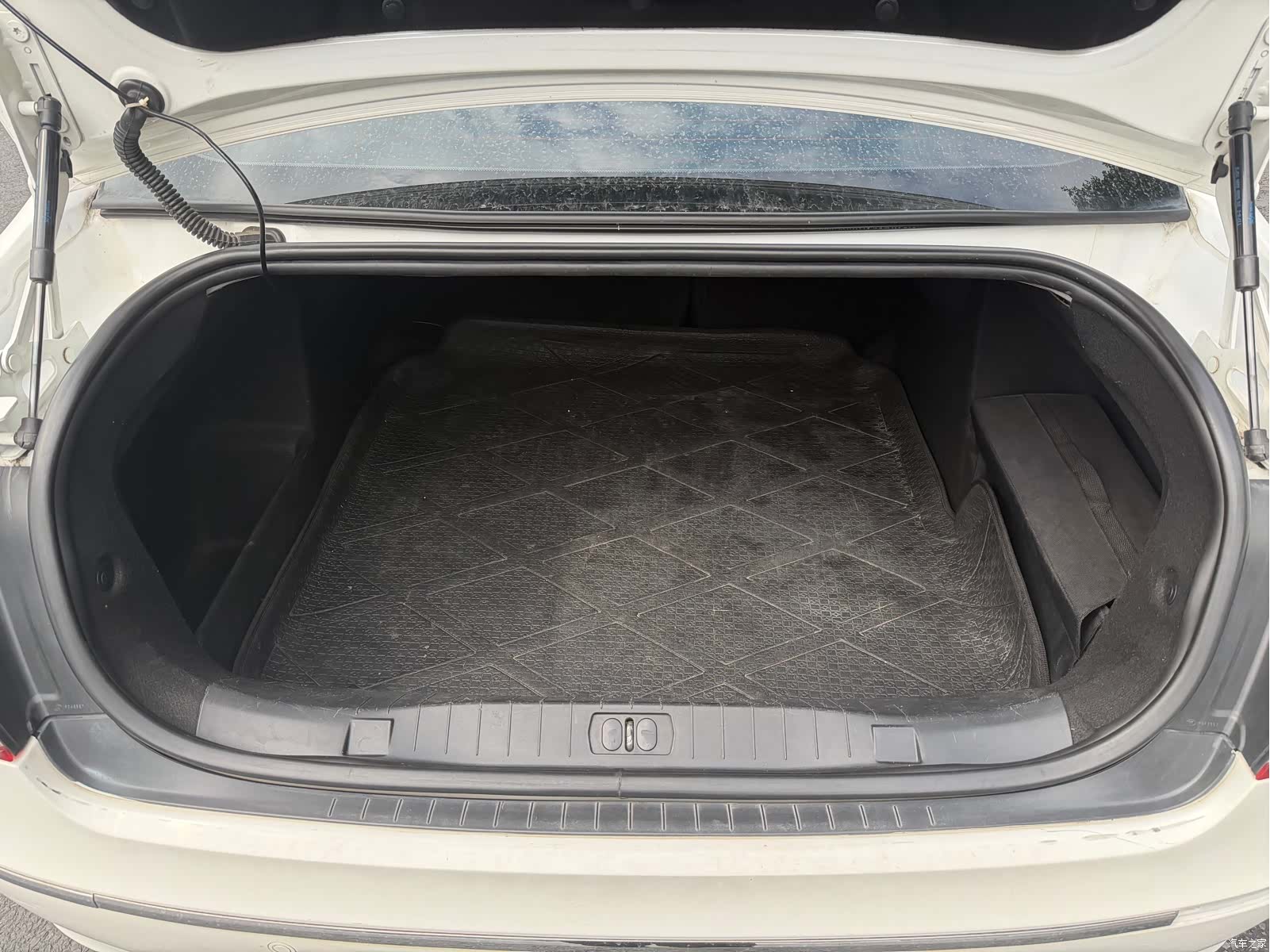 Peugeot 408, 2012 8