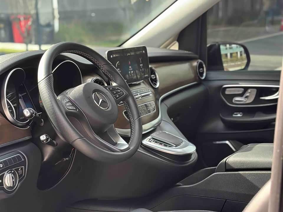 Mercedes-Benz V-class