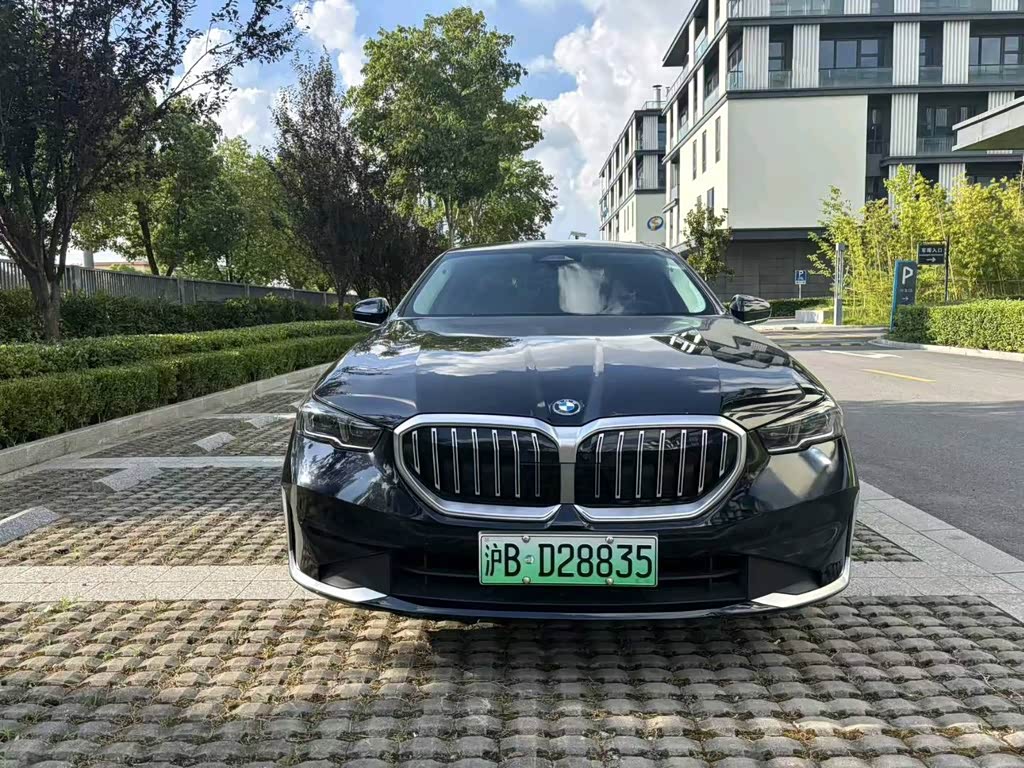 BMW i5