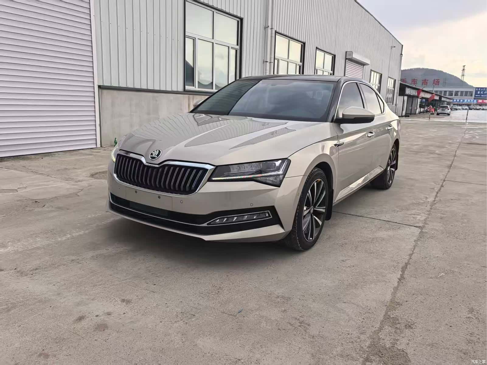 Skoda Superb, 2023 1