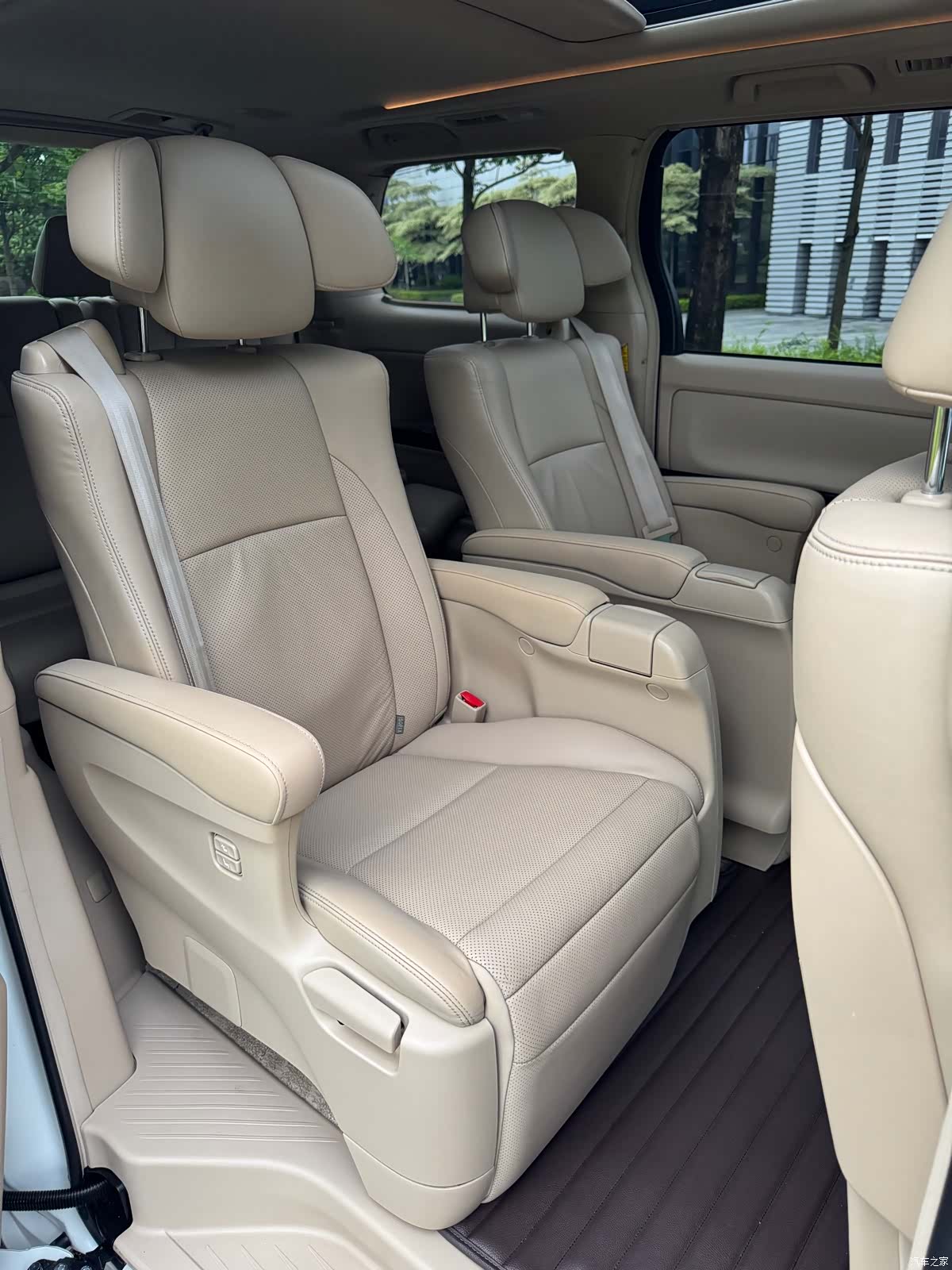 Toyota Alphard, 2013 22