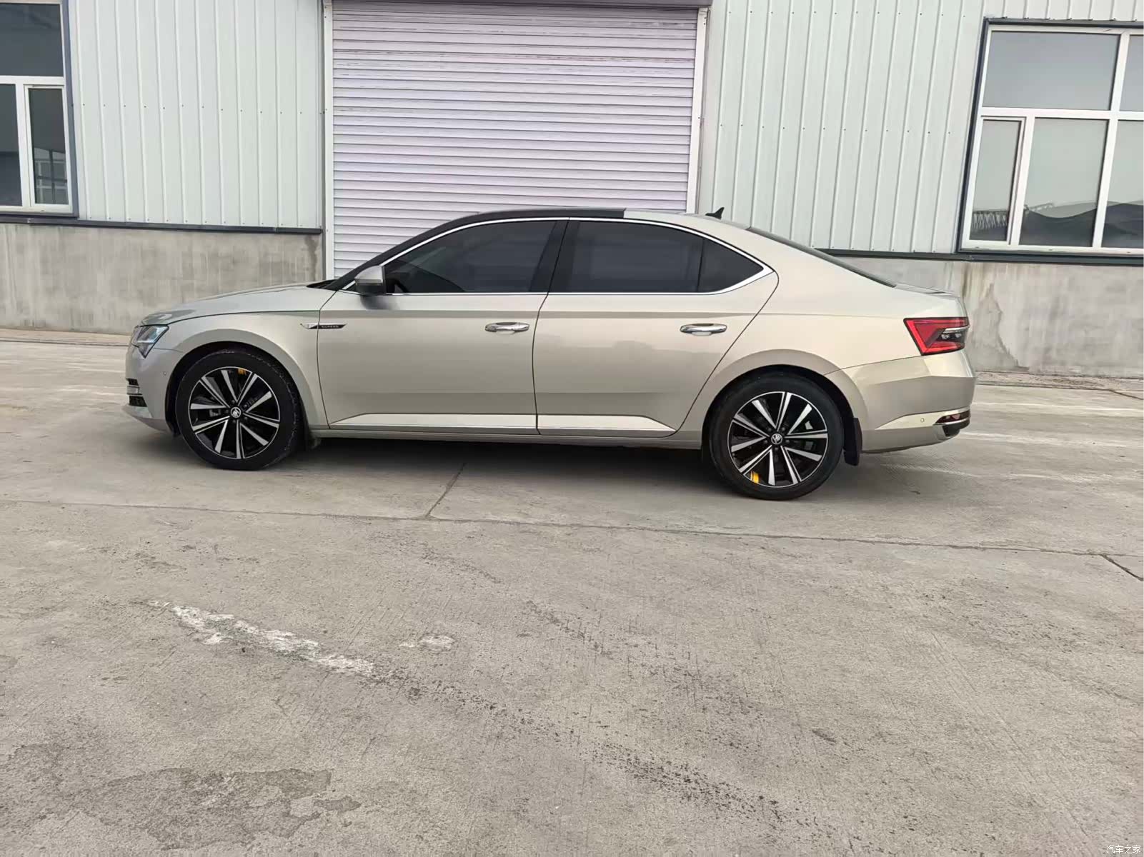 Skoda Superb, 2023 4