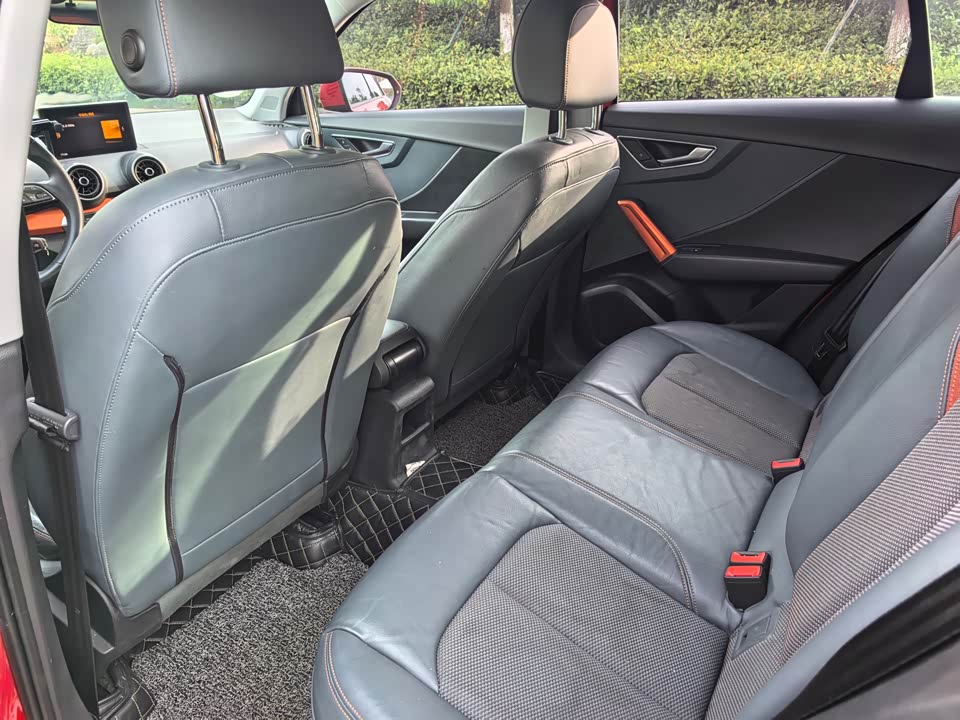 Audi Q2L