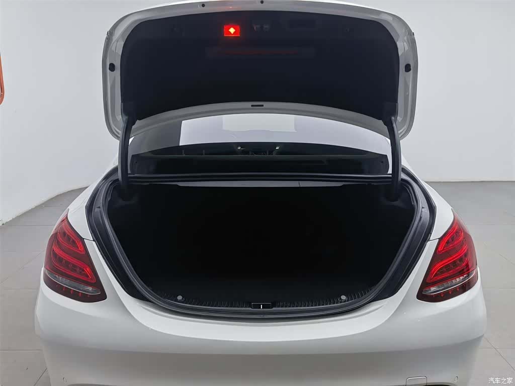 Mercedes-Benz C-Class, 2018 16