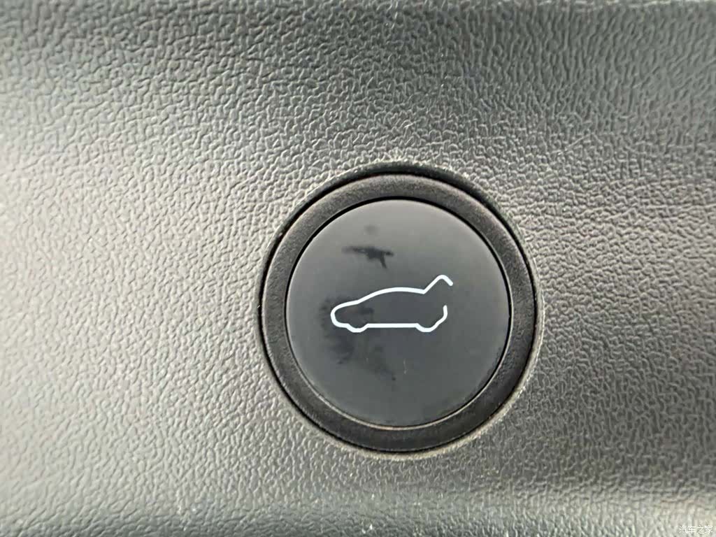 Tesla Model Y, 2023 27
