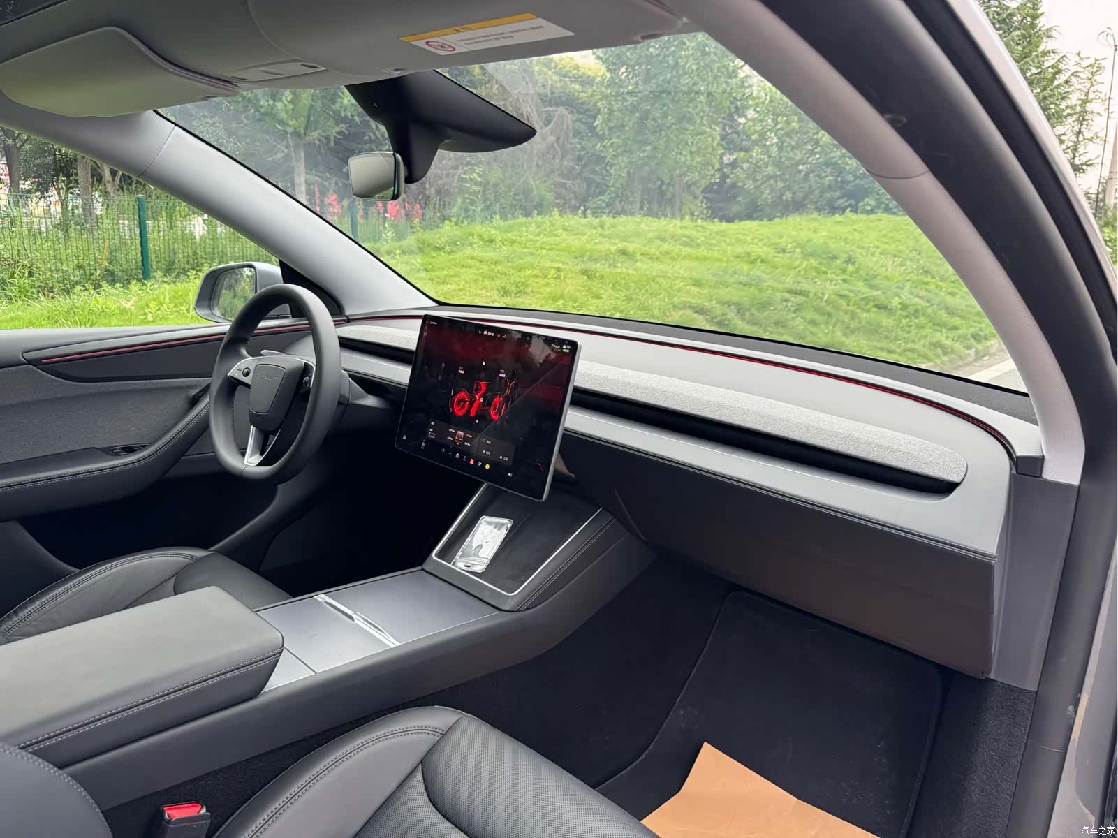 Tesla Model Y, 2025 12