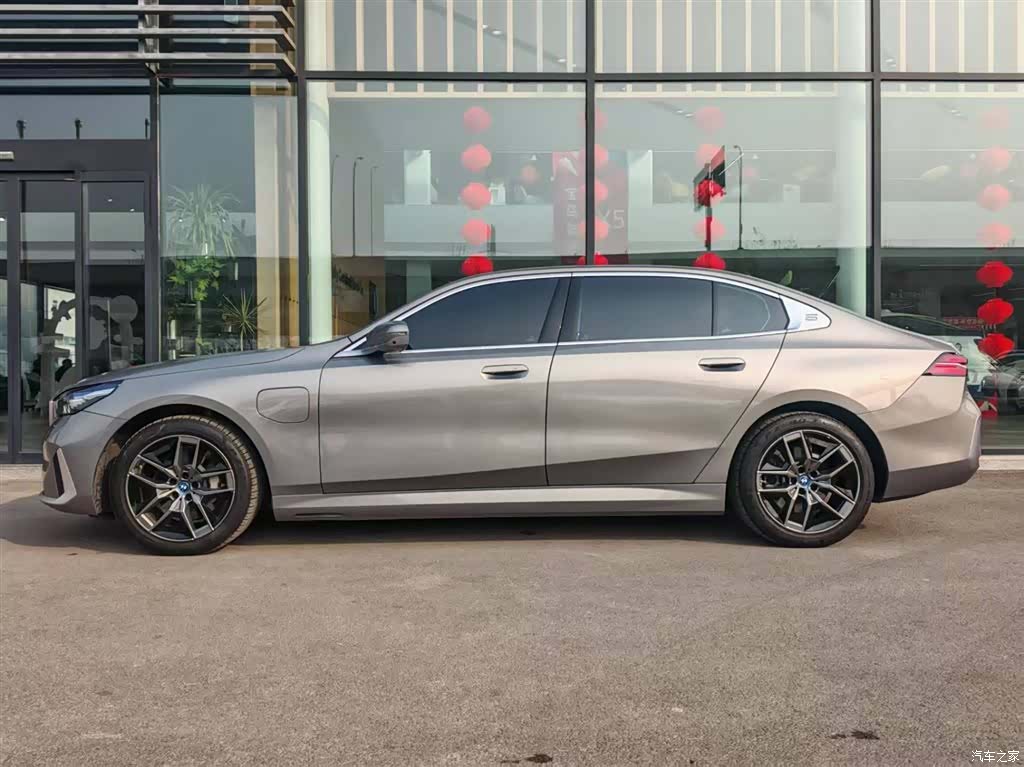 BMW i5, 2025 2
