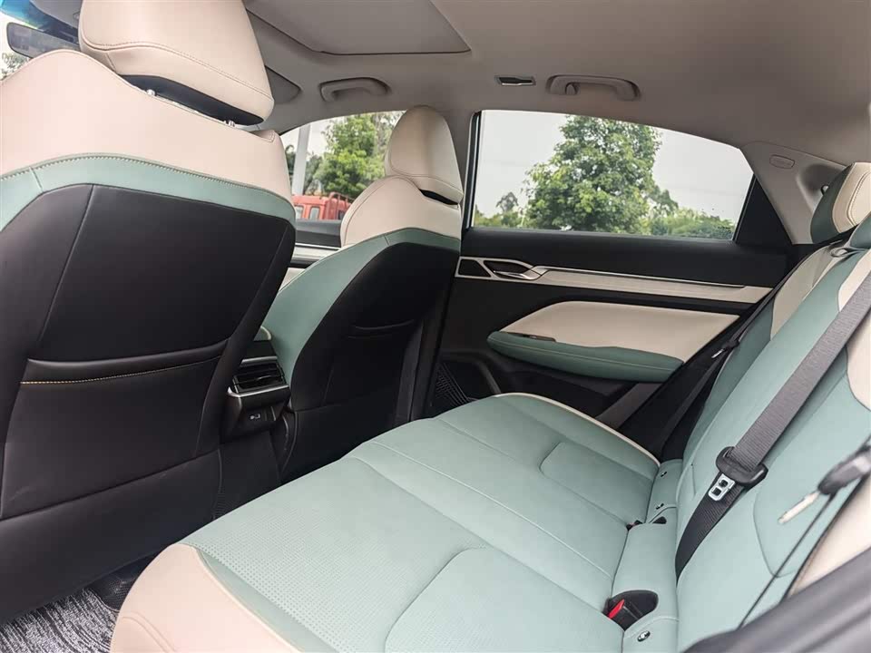 Geely Emgrand L HiP Geely Emgrand L HiP