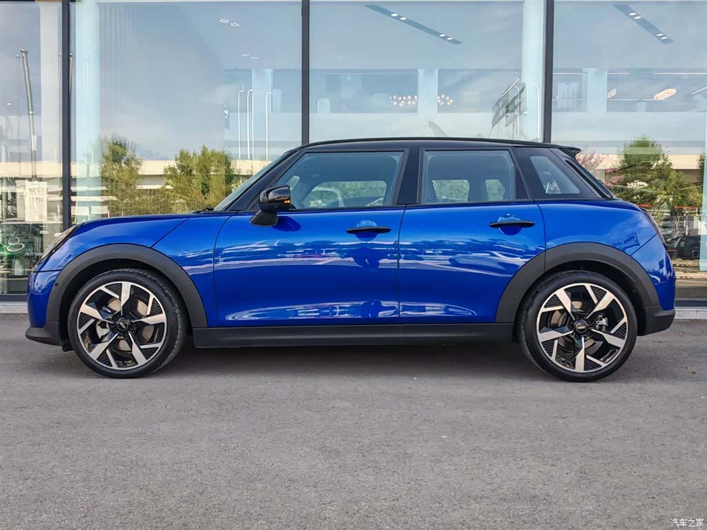 Mini Cooper, 2024 3