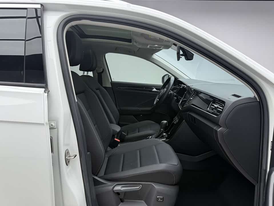 Volkswagen T-ROC exploring Songs