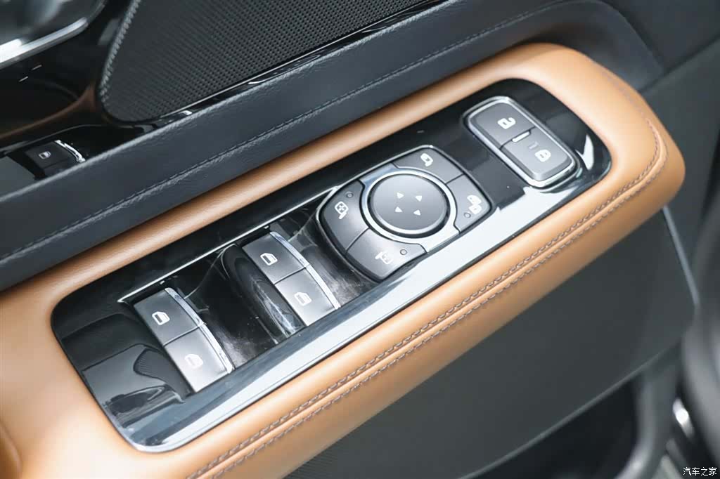 Lincoln Aviator, 2023 12