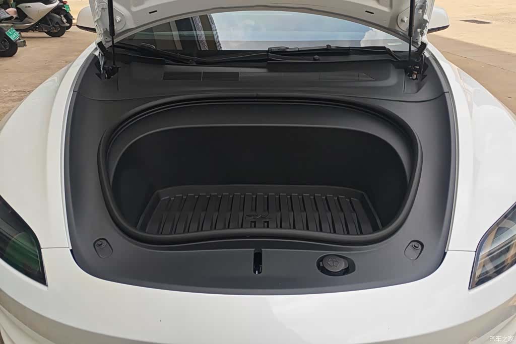 Tesla Model 3, 2024 10