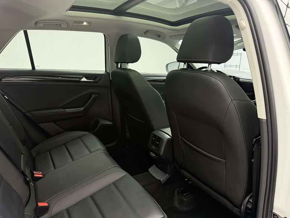 Volkswagen T-ROC exploring Songs