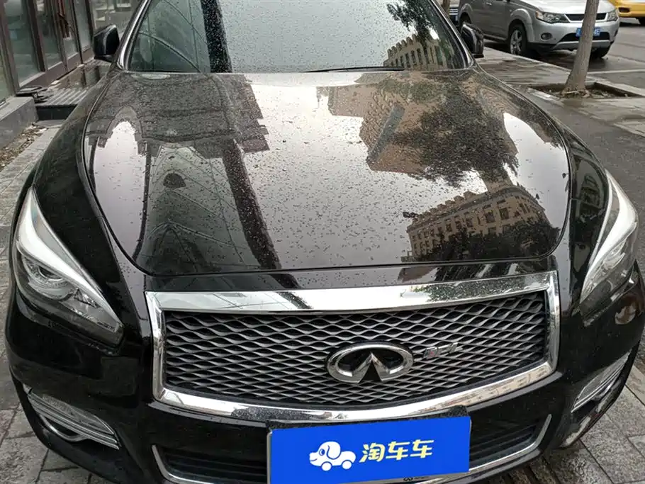Infiniti Q70