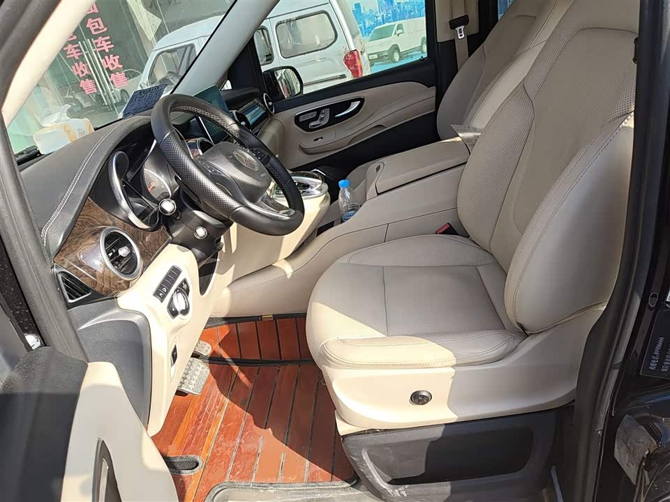 Mercedes-Benz V-class