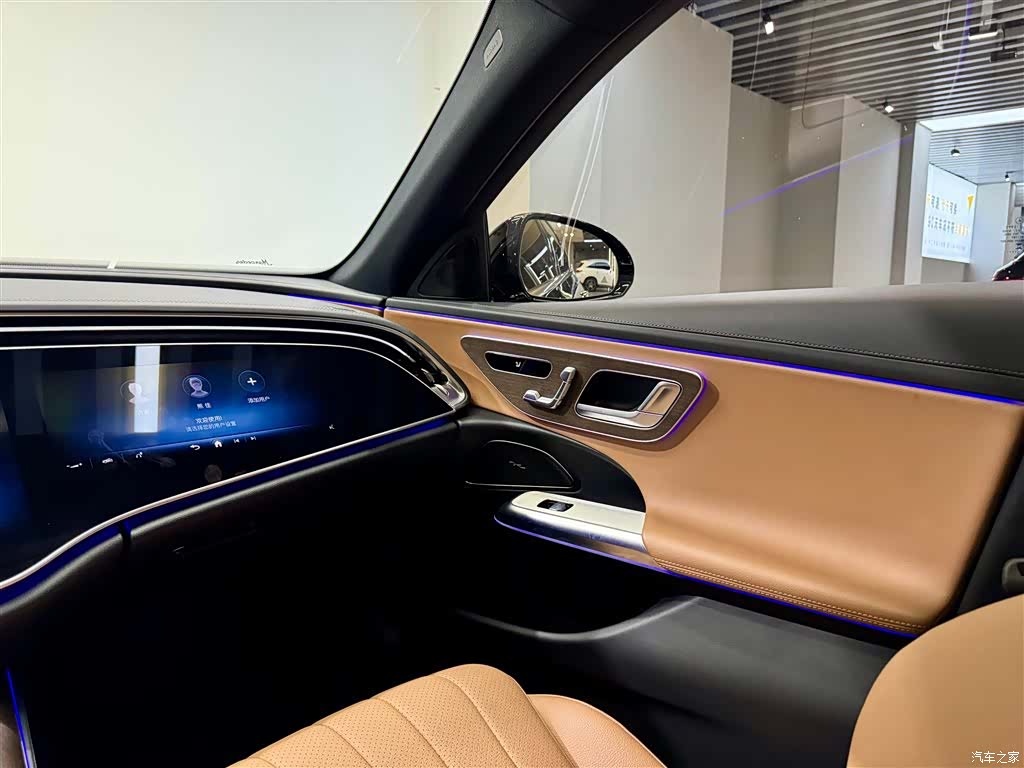 Mercedes-Benz E-Class, 2024 28
