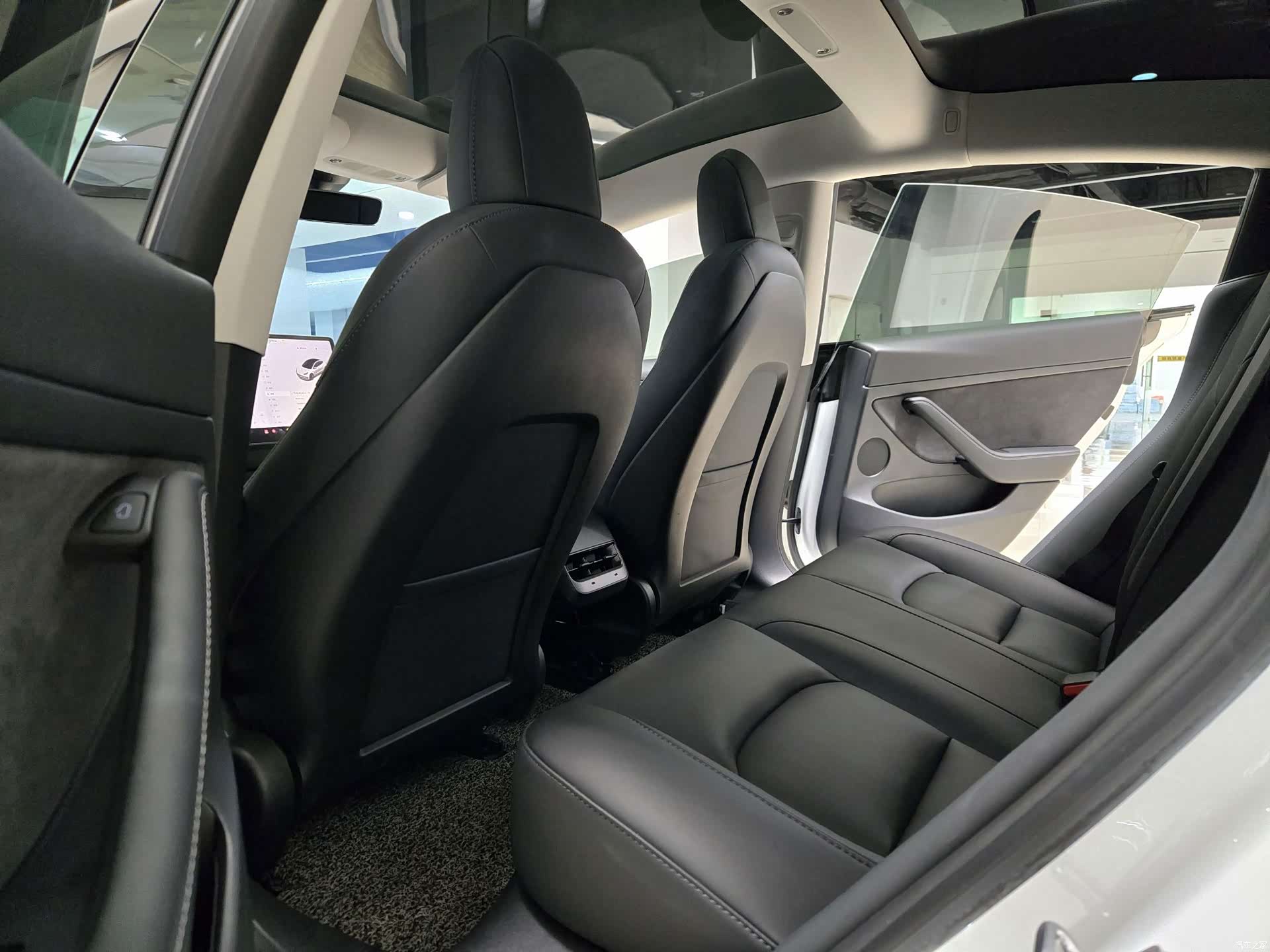 Tesla Model 3, 2023 4