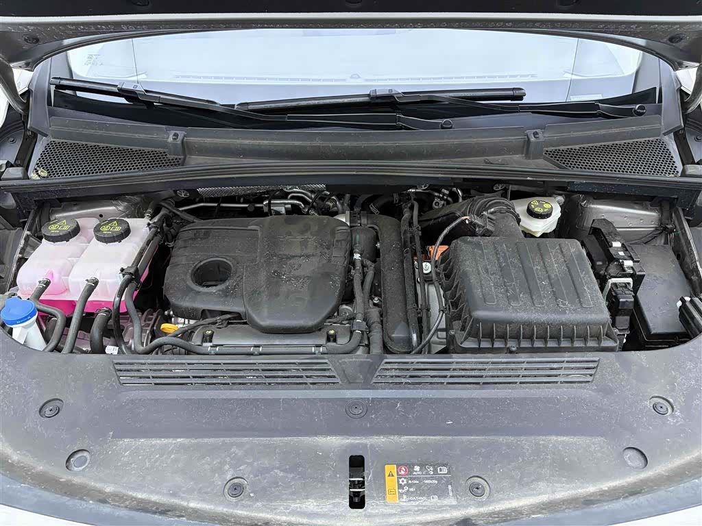 Roewe iMAX8, 2025 10