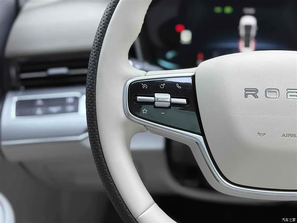 Roewe iMAX8, 2025 14
