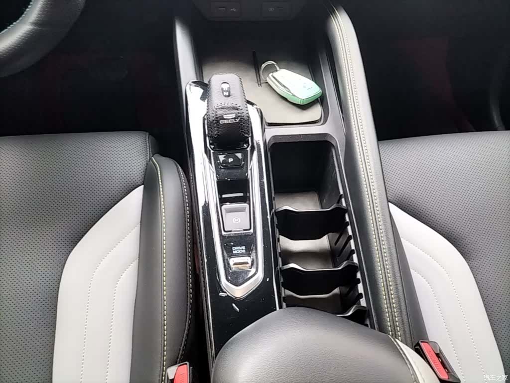 Geely Coolray, 2023 10
