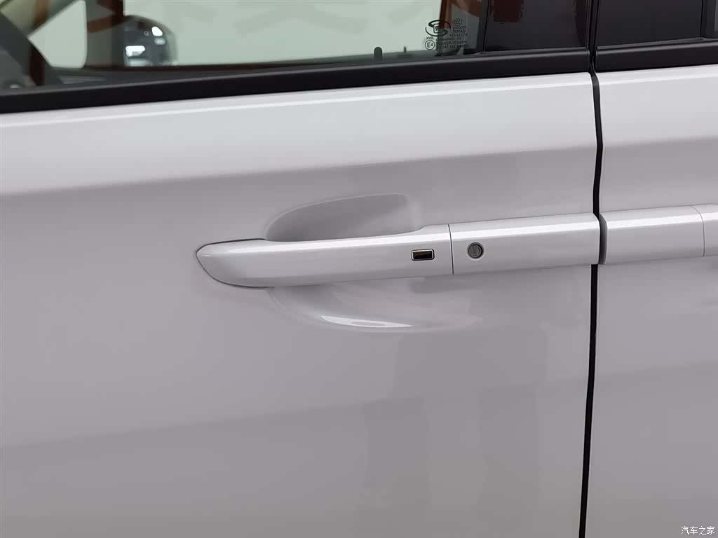 Buick GL8, 2025 18
