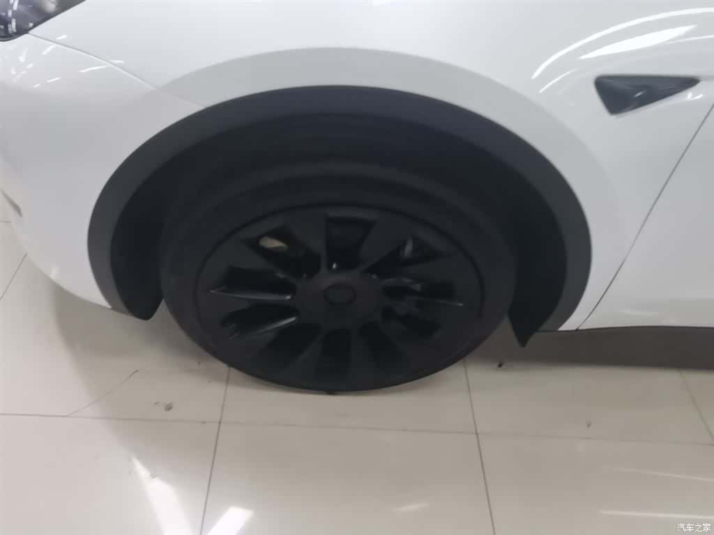 Tesla Model Y, 2024 23