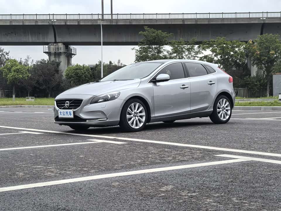 Volvo V40