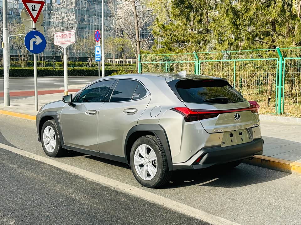 Lexus UX