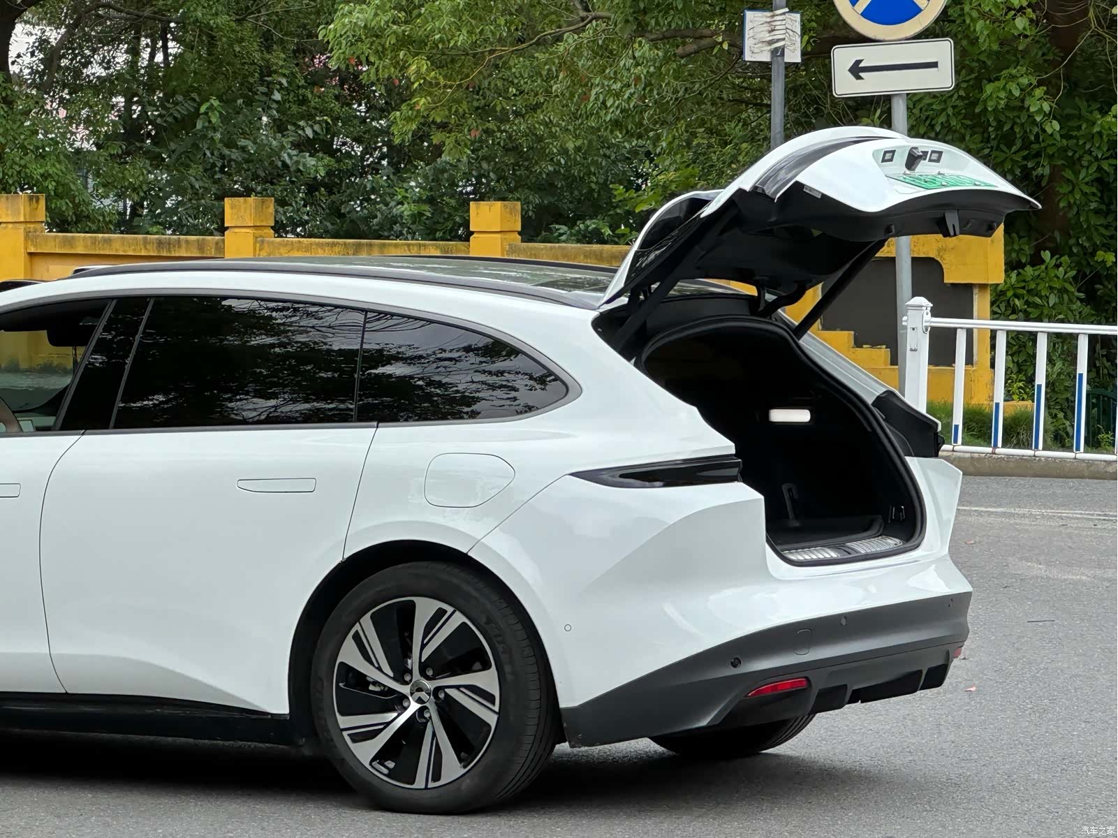 NIO ET5, 2024 все фото