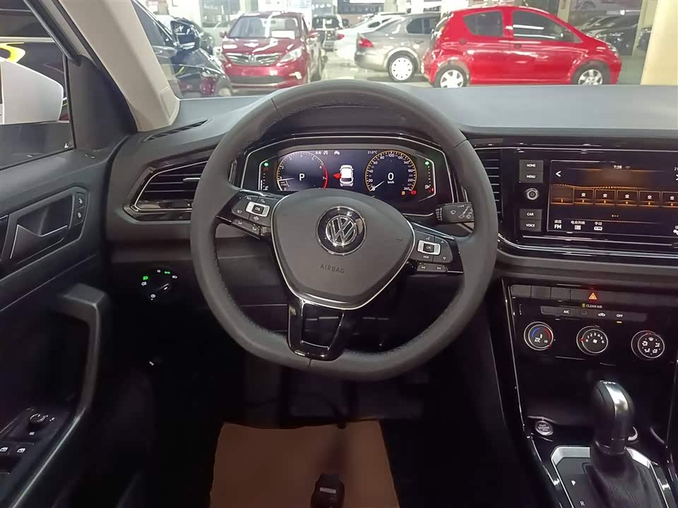 Volkswagen T-ROC exploring Songs