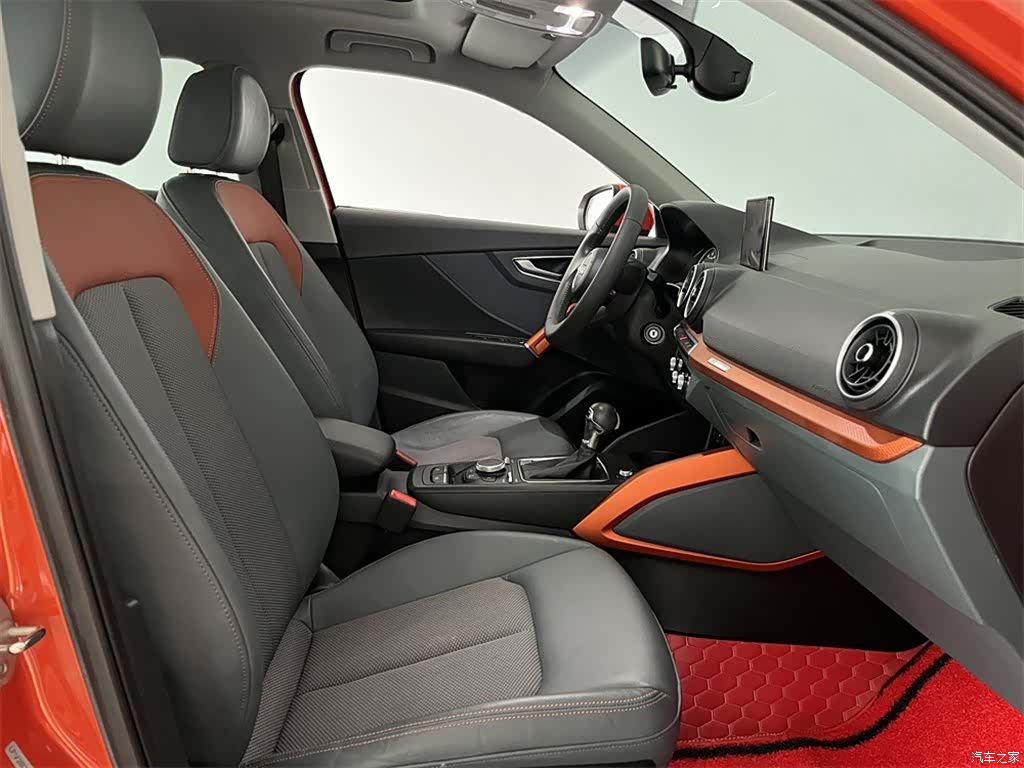 Audi Q2L, 2019 11