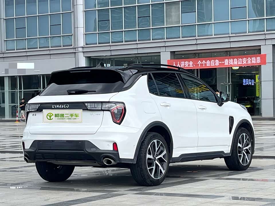Lynk & Co 01