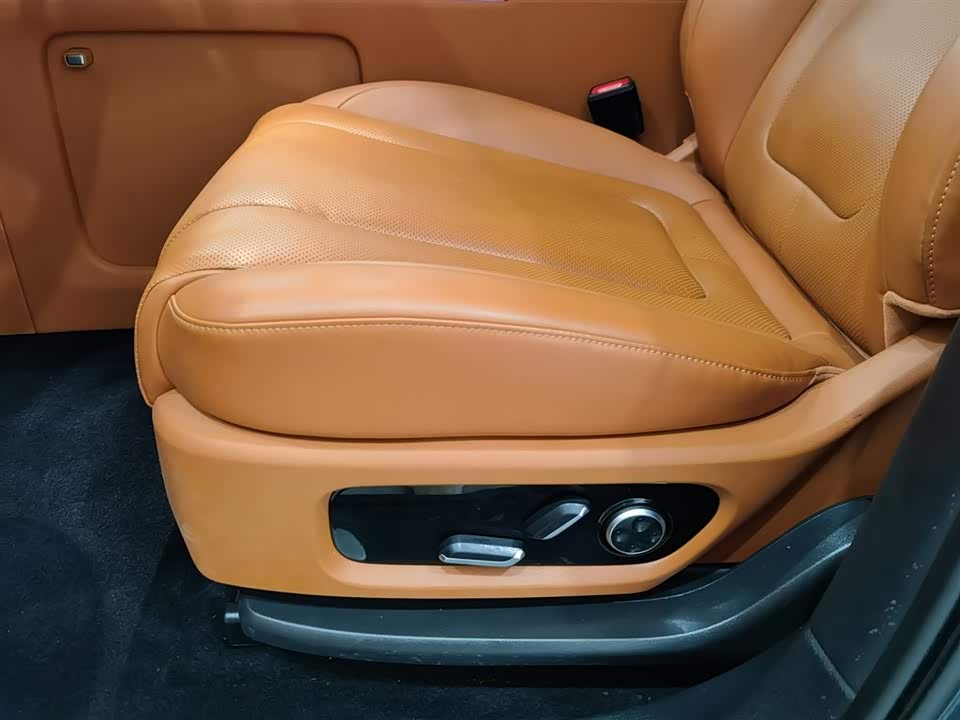 AITO Ask the world M9