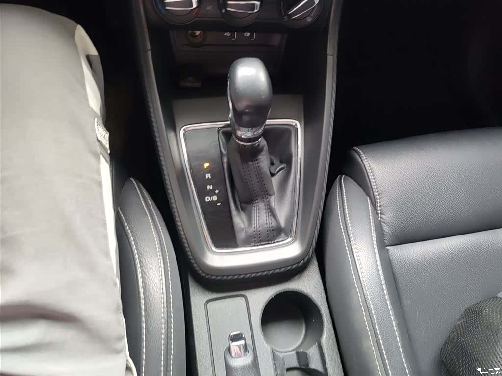 MG ZS, 2017 14