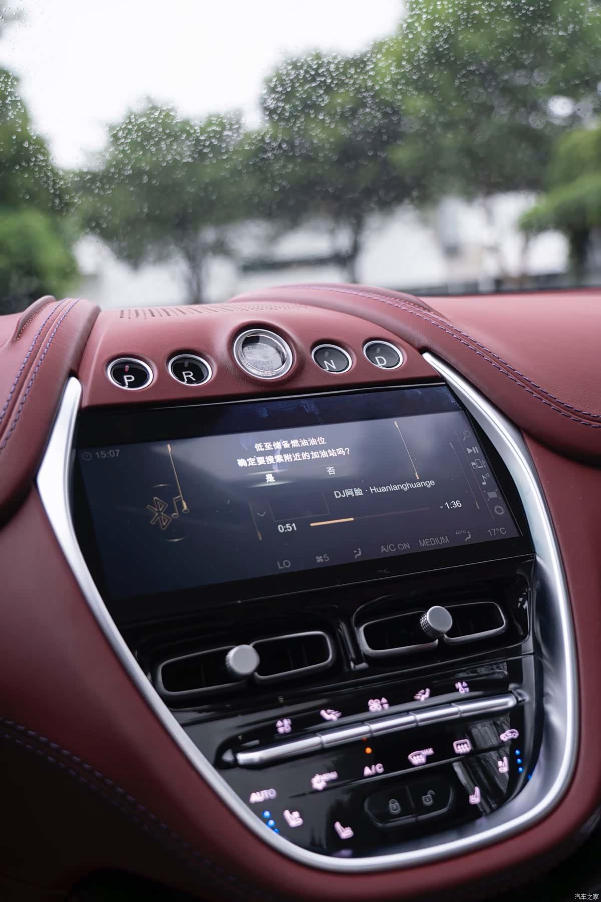 Aston Martin DBX, 2022 11