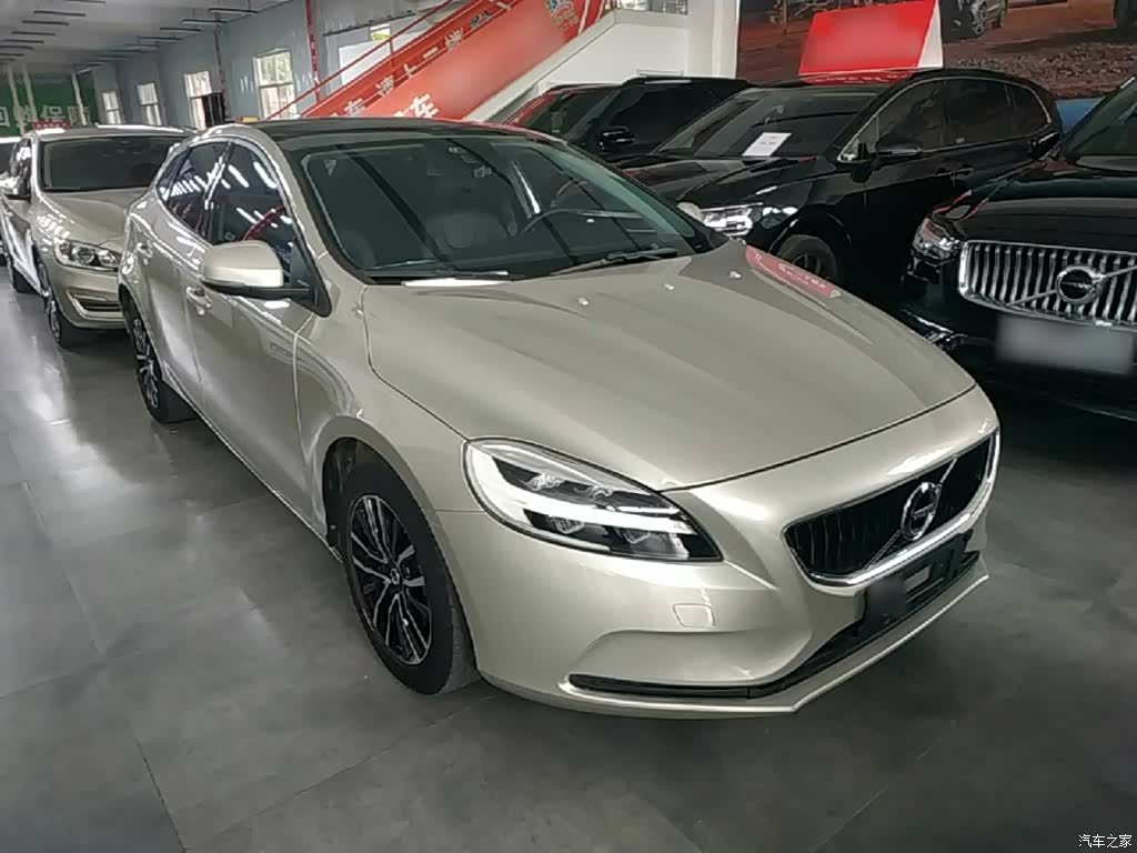 Volvo V40, 2018 4