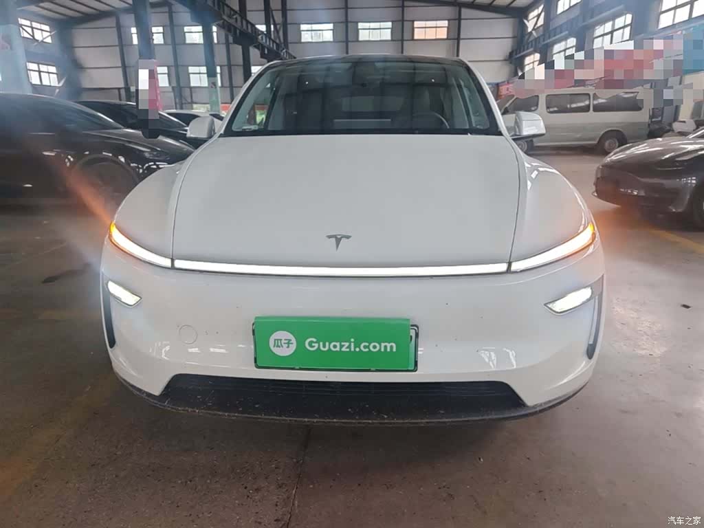 Tesla Model Y, 2025 3