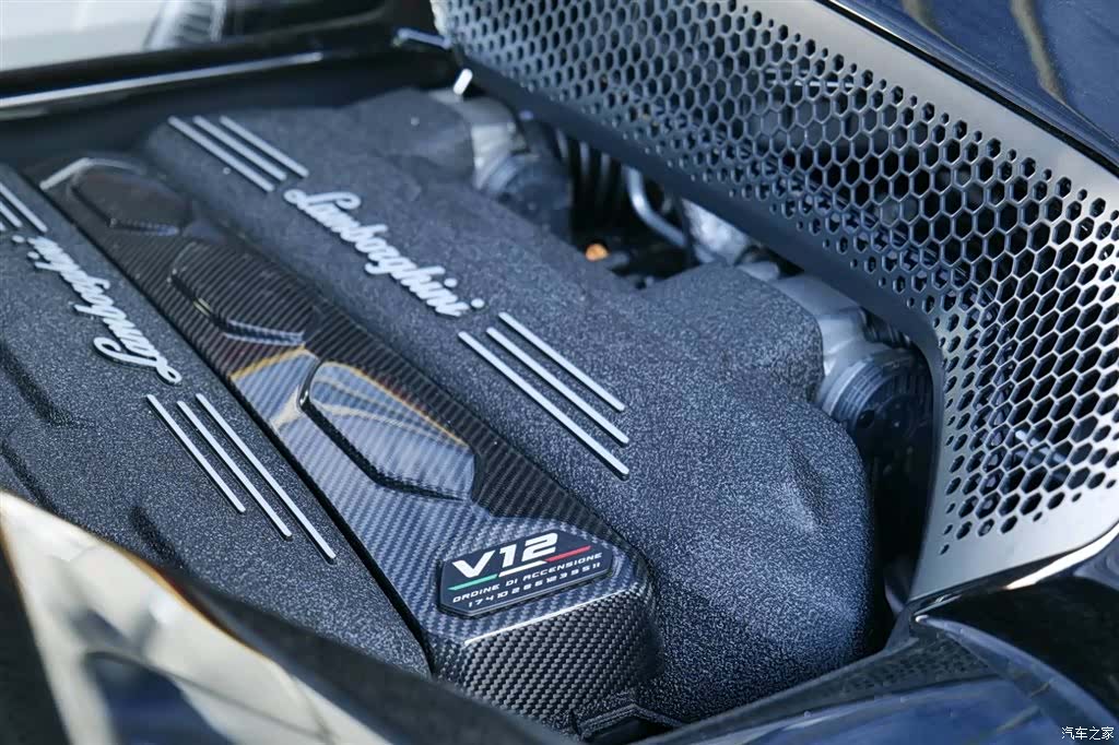 Lamborghini Revuelto, 2025 17