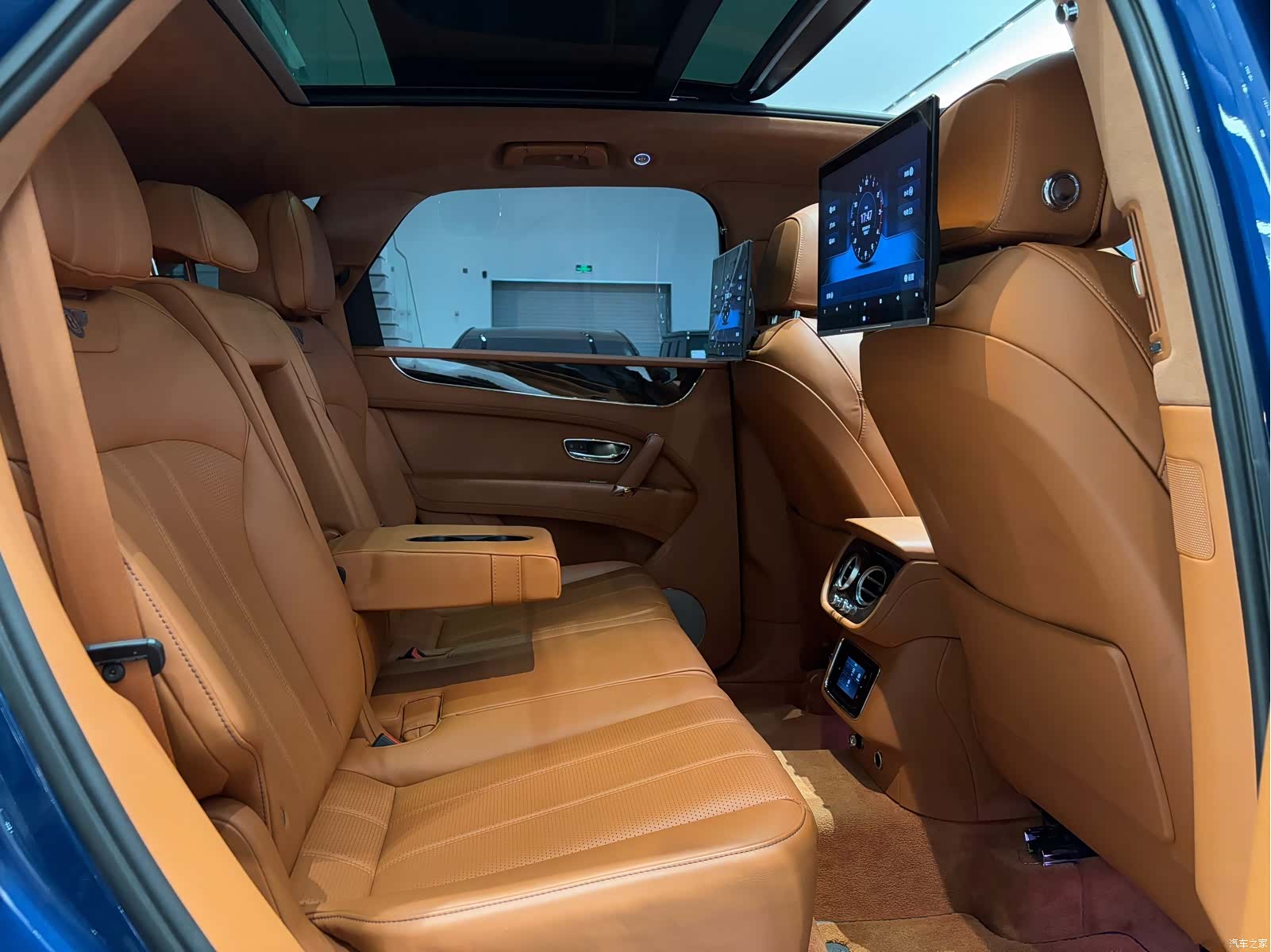 Bentley Bentayga, 2018 23