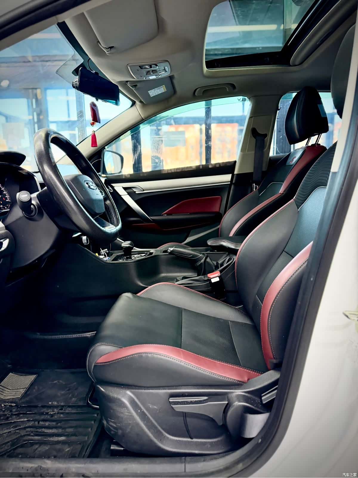 Geely Coolray, 2022 10