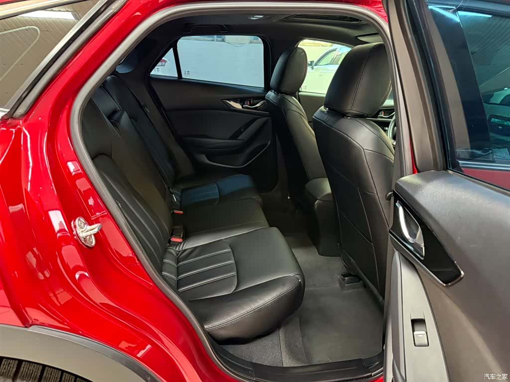 Mazda CX-4, 2023 11