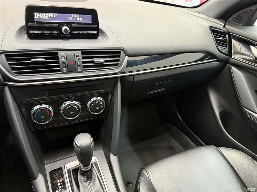 Mazda CX-4, 2023 21