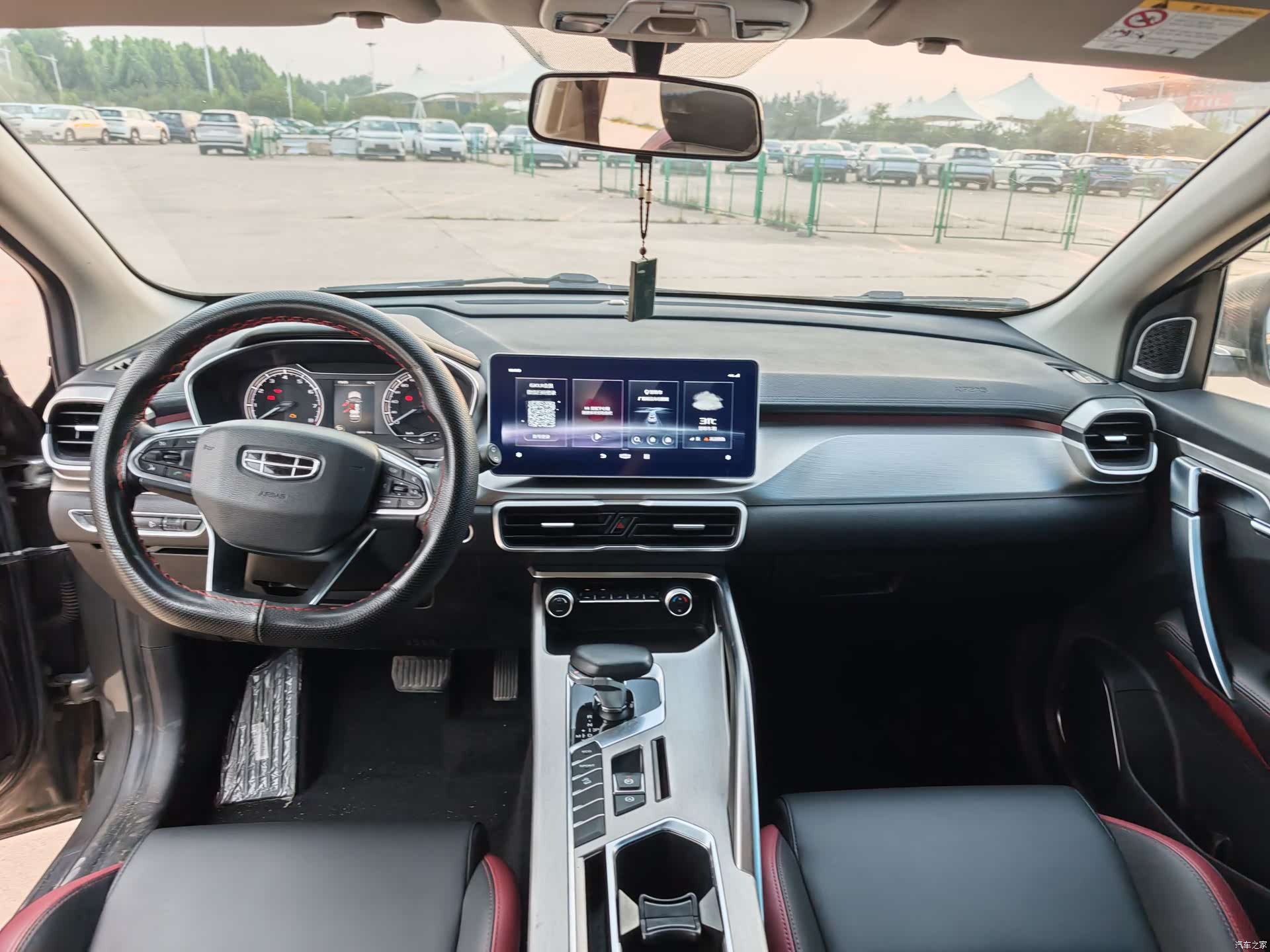 Geely Coolray, 2022 14