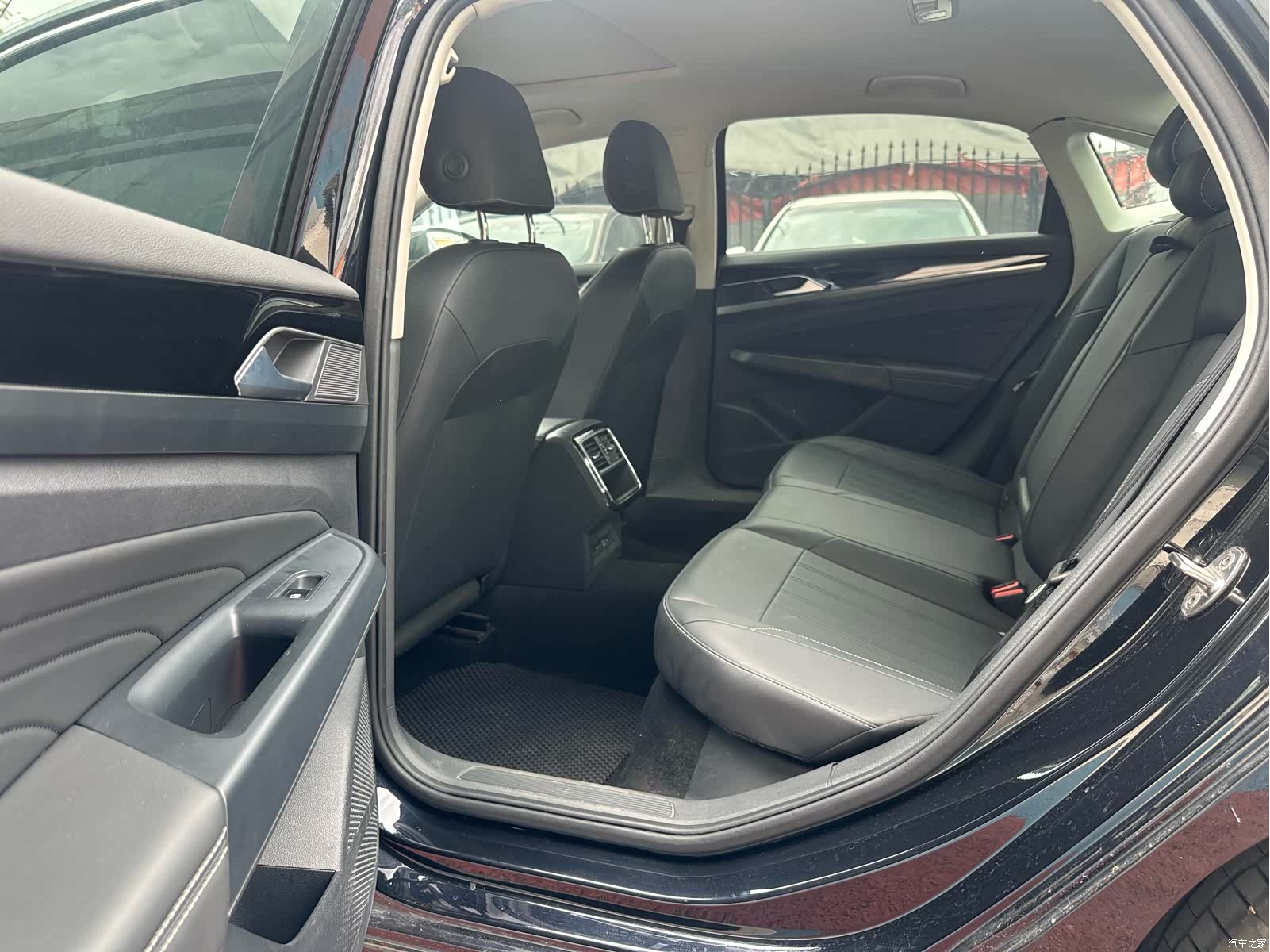 Volkswagen Passat, 2025 11