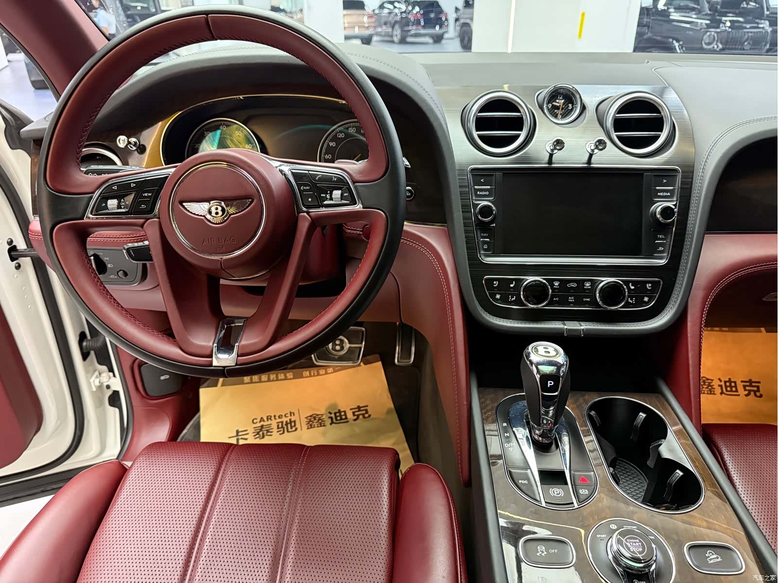 Bentley Bentayga, 2020 9