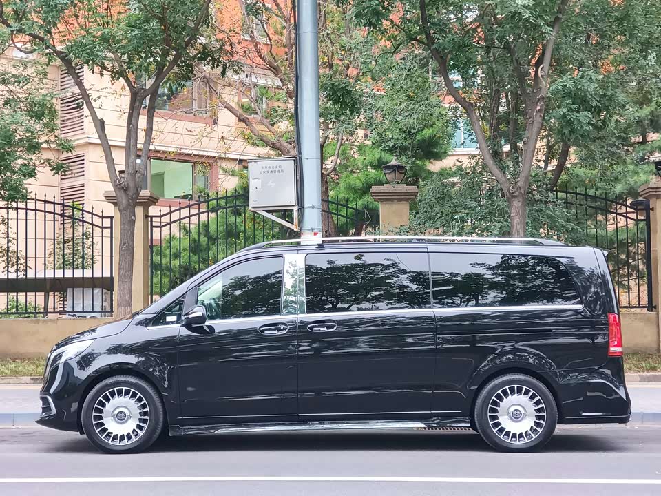 Mercedes-Benz V-class