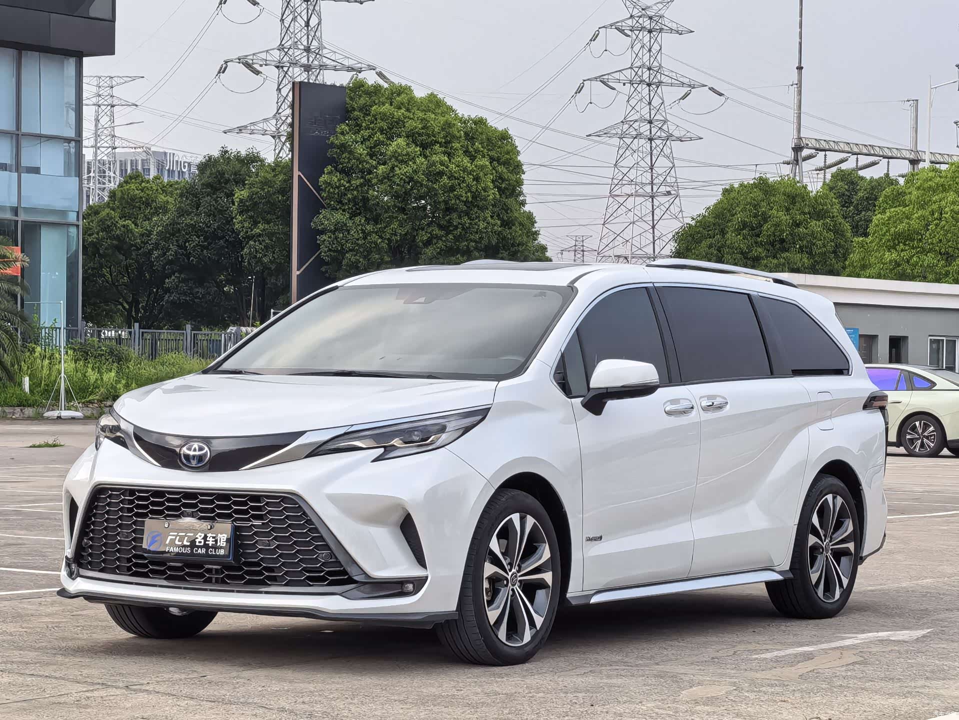 Toyota Granvia, 2024 1