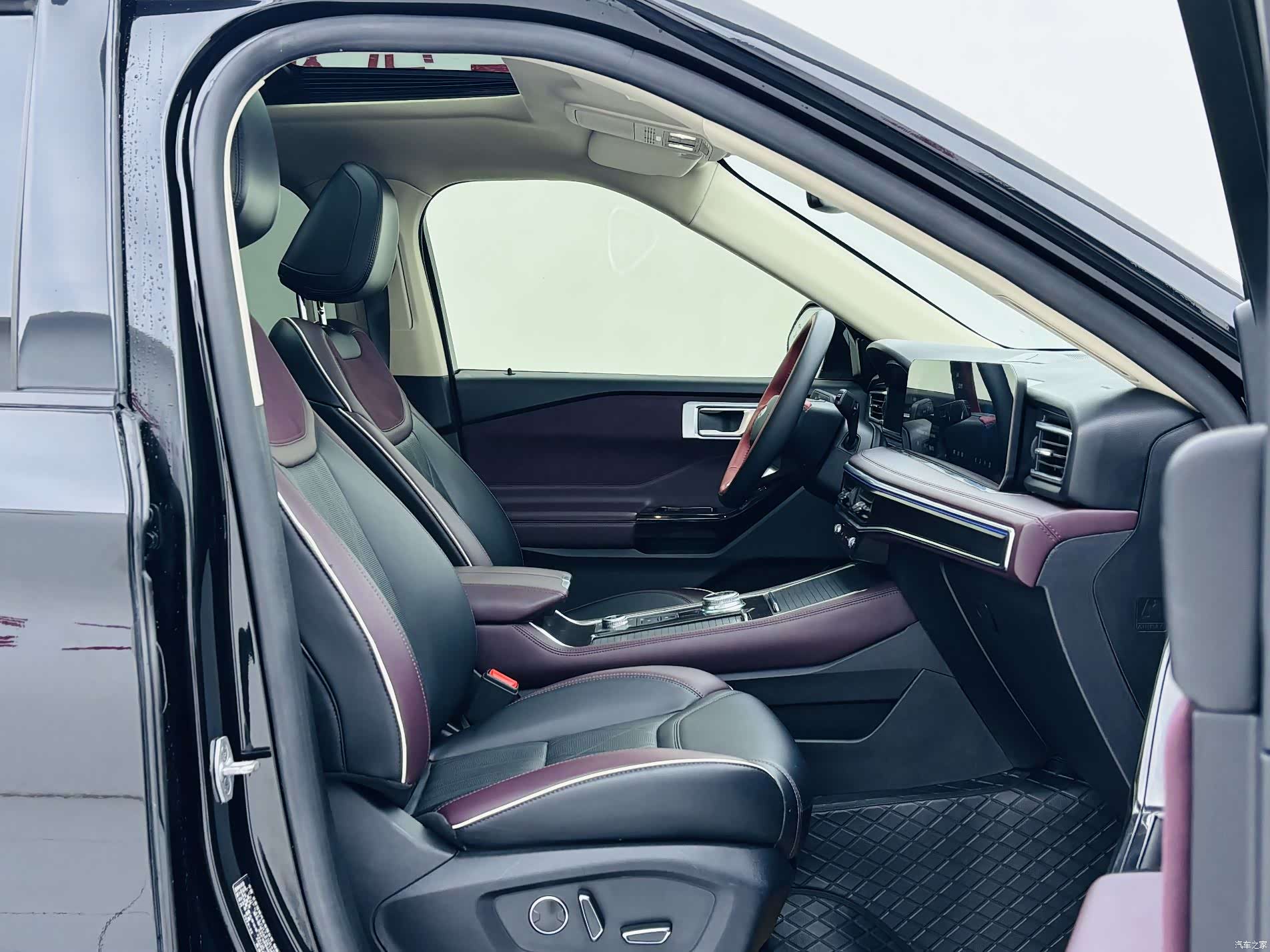 Ford Explorer, 2023 15