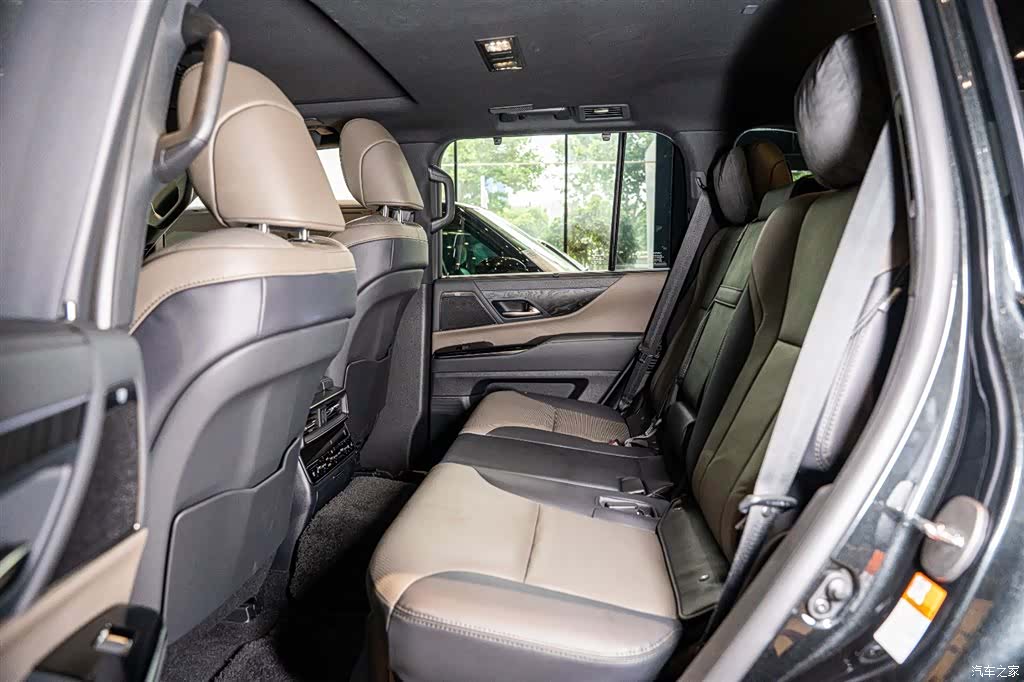 Lexus LX, 2025 11